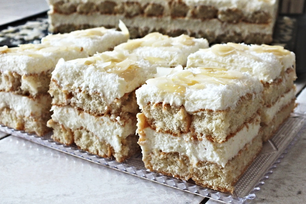 Prăjitură Tiramisu cu fulgi de cocos - un desert suculent