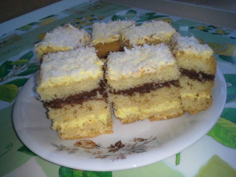 Prăjitură cu cremă de vanilie și ciocolată - un desert simplu