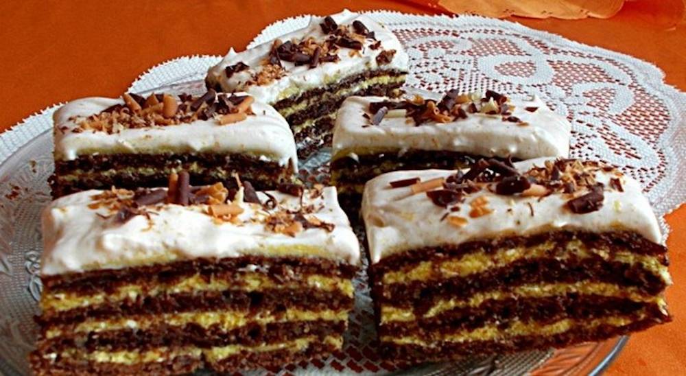 Prăjitura Victoria - un desert gustos cu nucă cremă de vanilie și bezea