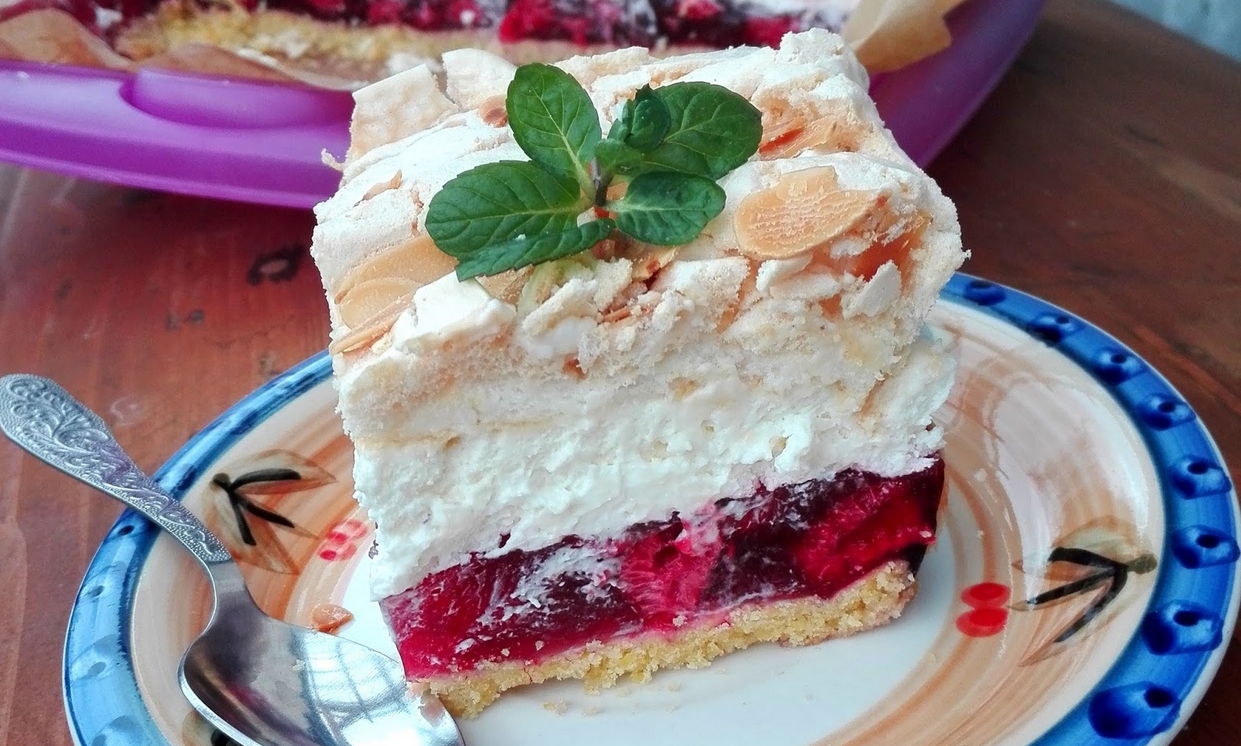 Prăjitură cu zmeură și bezea - un desert pufos