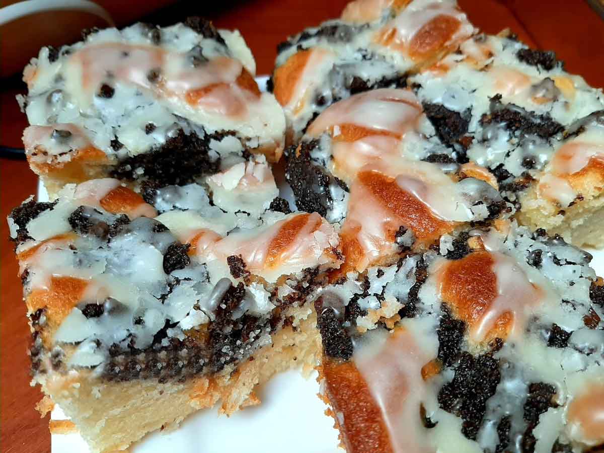 Prăjitură cu iaurt grecesc și semințe de mac - o combinație surprinzătoare!