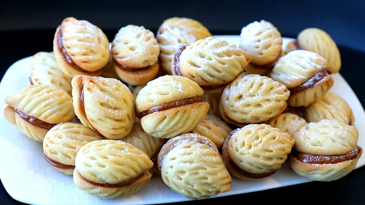 Prăjiturele în formă de nuci - Așa le făcea mama când eram mici