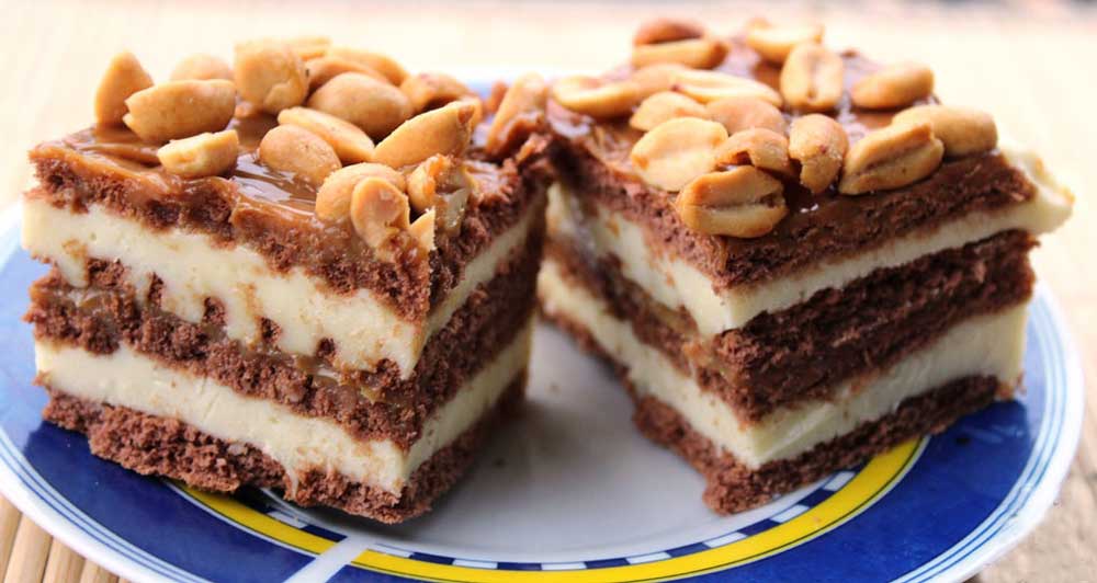 Prăjitura Snickers cu biscuiți și cremă delicioasă - nu necesită coacere