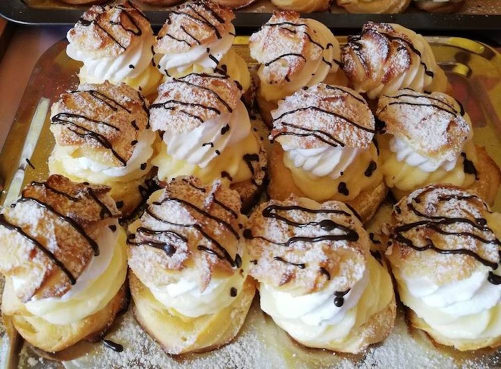 Profiterol cu cremă de vanilie și frișcă - Mai bune ca la cofetărie! Iată întreaga rețetă