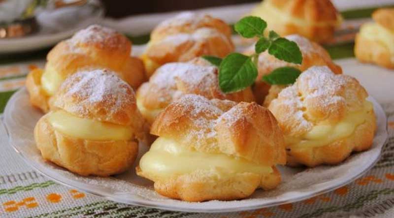 Profiterol cu cremă de vanilie - desertul preferat al familiei mele