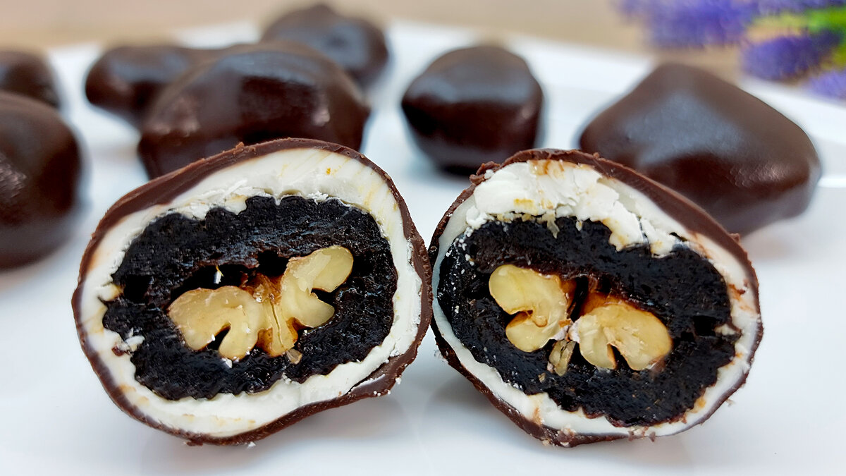 Vă plac bomboanele cu PRUNE USCATE ÎN CIOCOLATĂ? Atunci pregătiți aceste delicioase bomboane acasă!