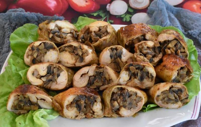 Pulpe de pui umplute cu ciuperci. Sunt suculente și extrem de gustoase. Trebuie să le încerci!