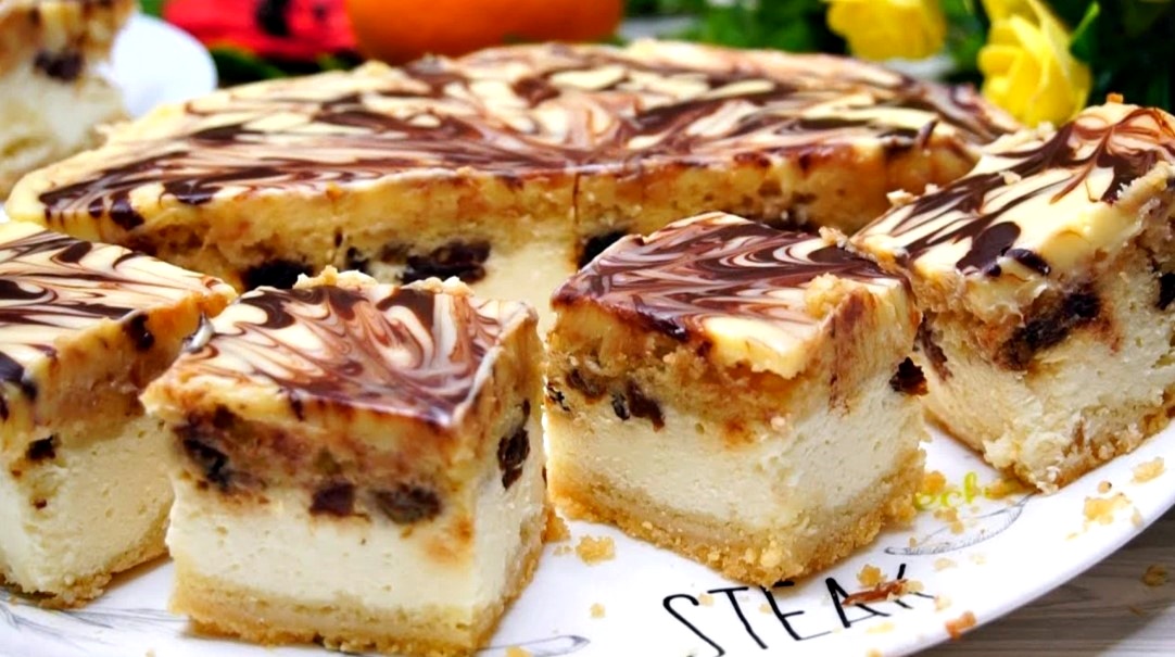 „Regina Prăjiturilor” cu brânză dulce și stafide: ușor de preparat și foarte bună