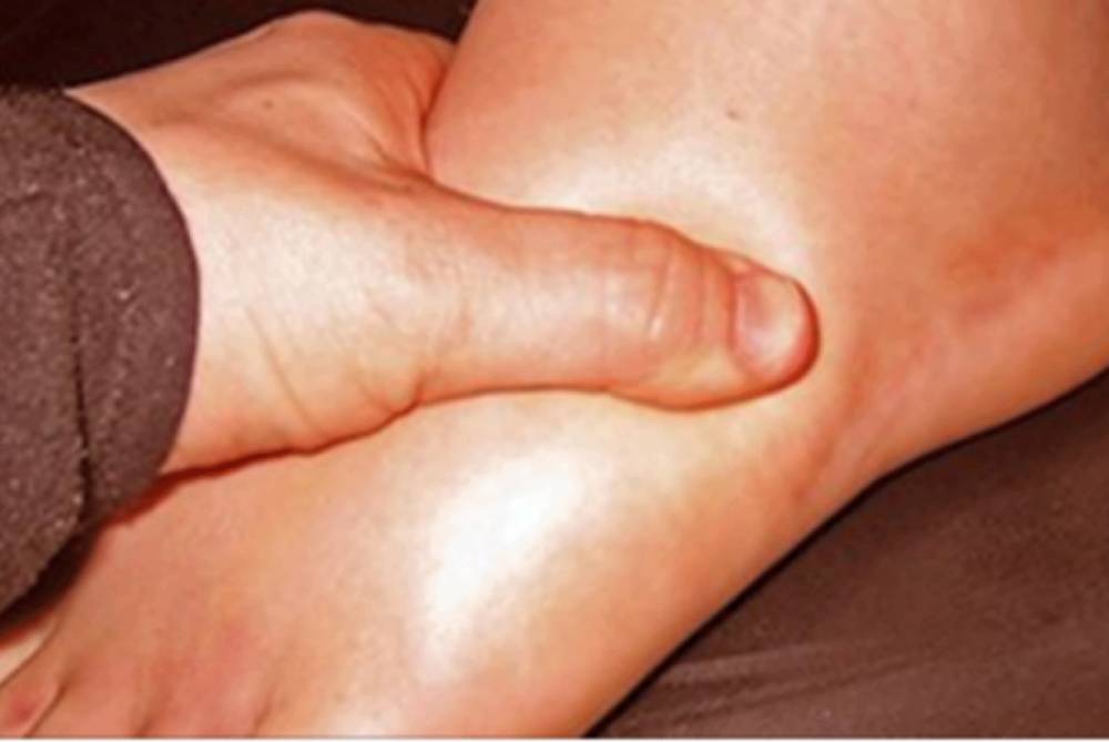 6 motive pentru care corpul tău reține apă. Iată ce poți face pentru a scăpa de excesul de lichid