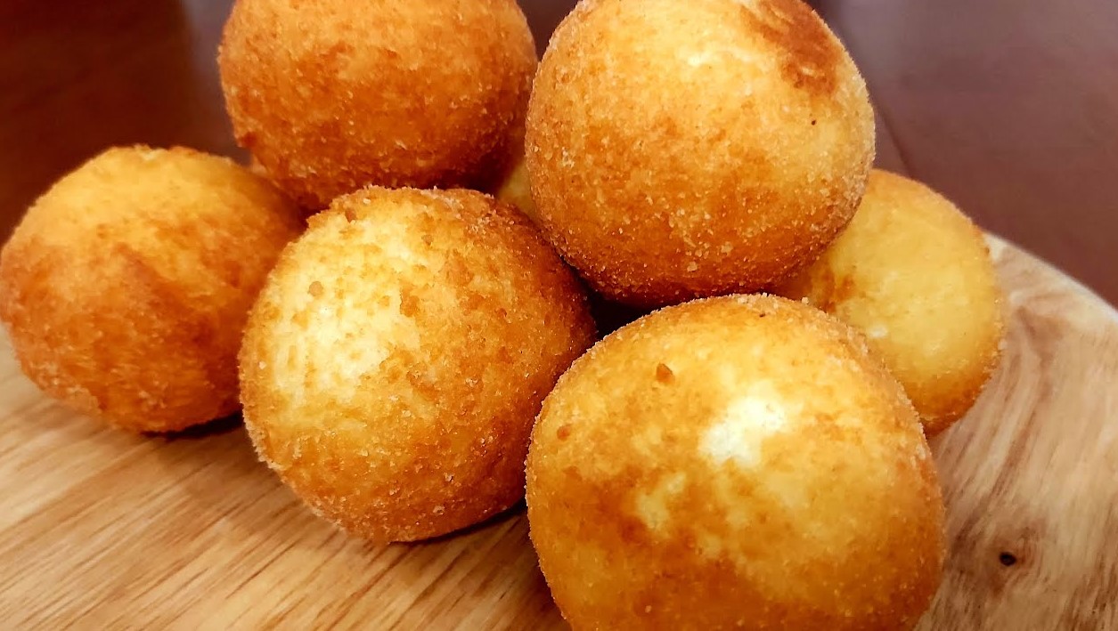 Bulete de cașcaval - Moi pe interior și crocante la exterior. Un aperitiv de excepție!