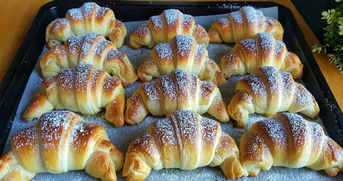 Rețeta de cornuri pufoase a bunicii mele – le puteți umple cu gem