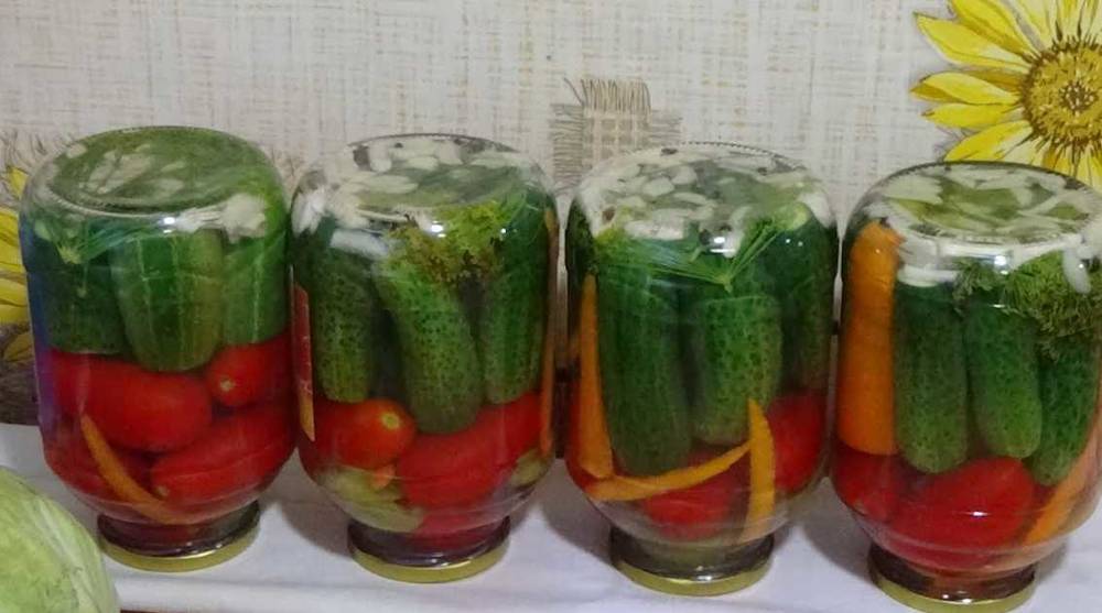 Castraveți și roșii la murat