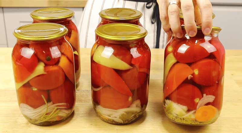 Roșii murate cu ardei și morcov: foarte gustoase