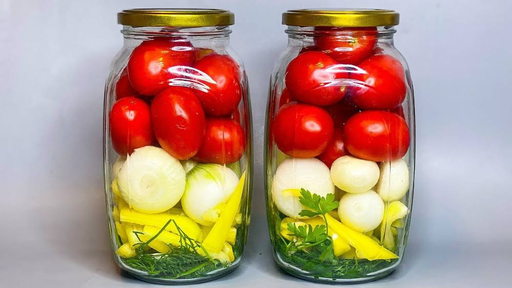 Roșii murate cu ardei grași și ceapă - Legume delicioase la borcan