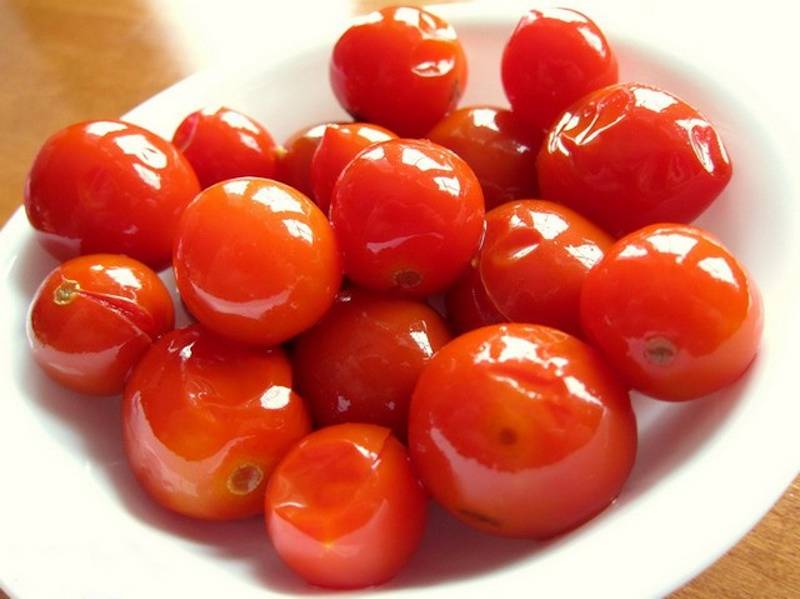 Roșii murate cu usturoi și miere de albine - pot fi consumate după 3 zile