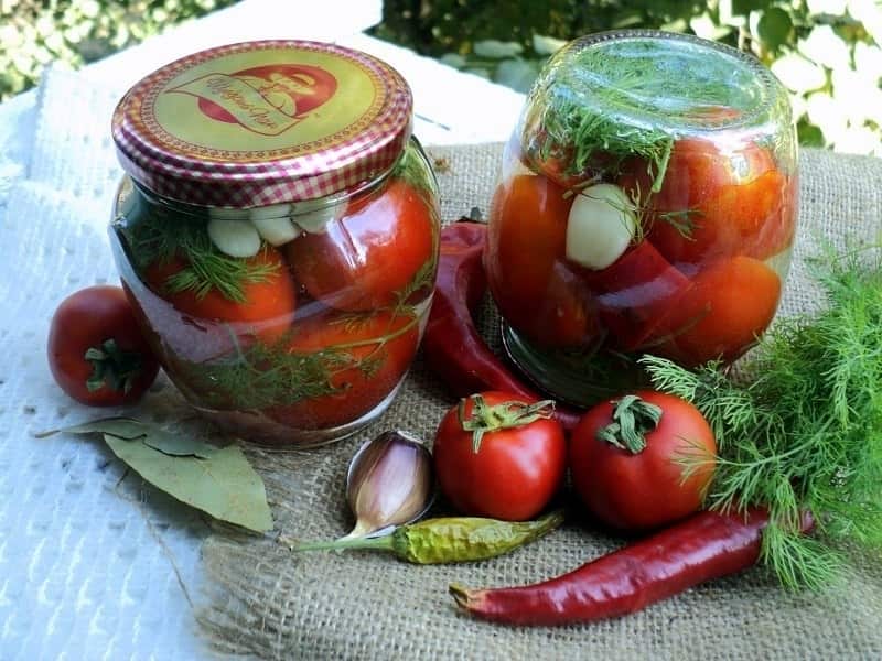 Roșii murate cu ardei iute și usturoi