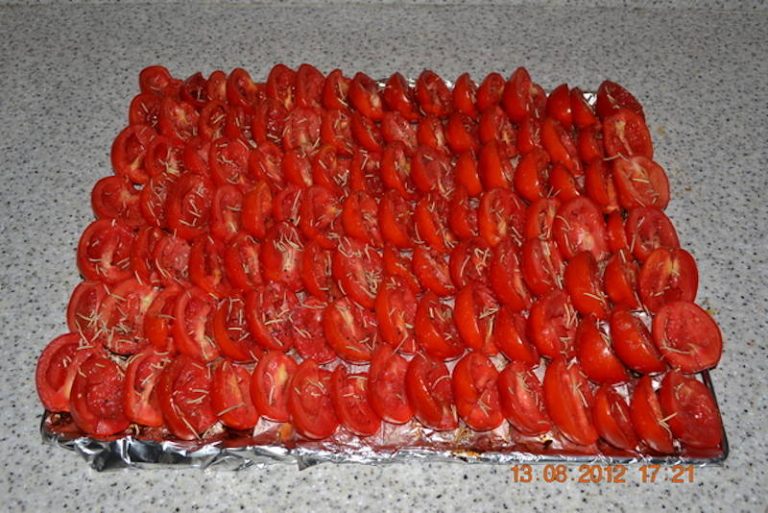 Roșii uscate la soare - sunt foarte gustoase și pot fi consumate o perioadă lungă de timp