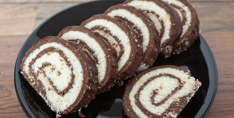 Ruladă cu nucă de cocos și biscuiți - se termină cât ai clipi