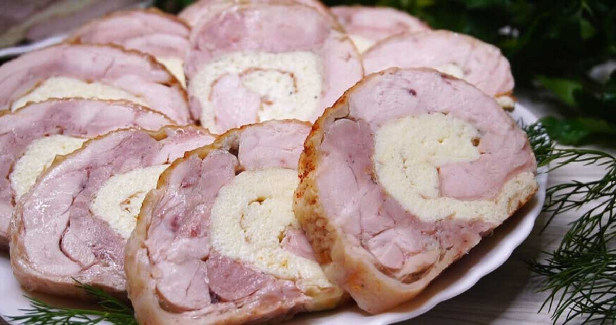Ruladă delicioasă din carne de pui și oua – suculentă