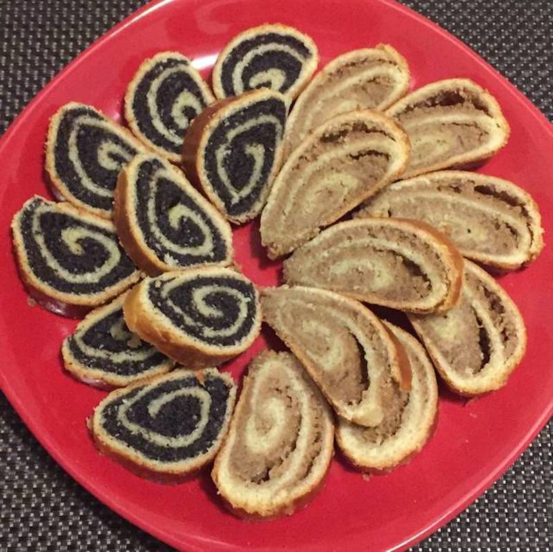 Ruladă cu nuci și semințe de mac - Unul din cele mai delicioase deserturi