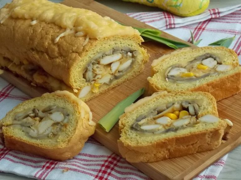 Ruladă din omletă cu ciuperci - O poți servi ca fel principal sau aperitiv