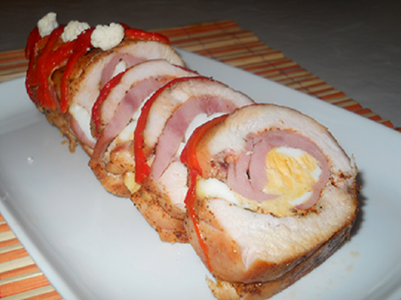 Ruladă din piept de pui cu ouă și șuncă presată - Una din rețetele mele preferate de ruladă. O fac cu orice ocazie