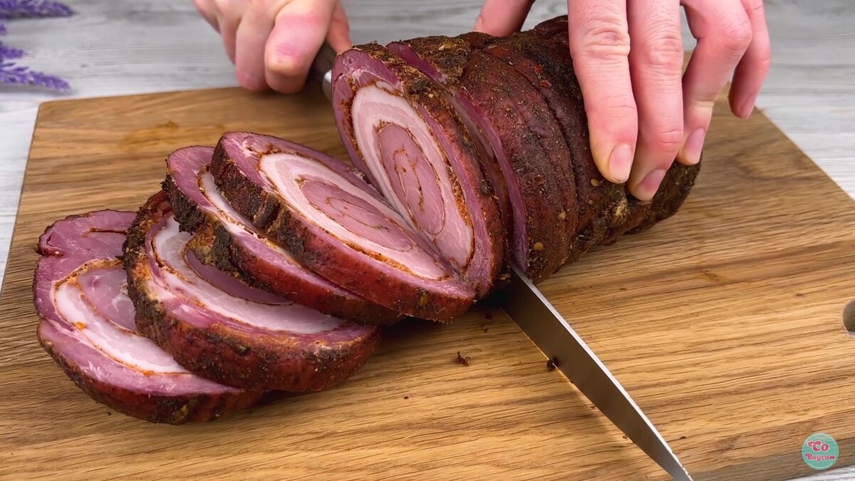 Ruladă suculentă din piept de porc: aromată