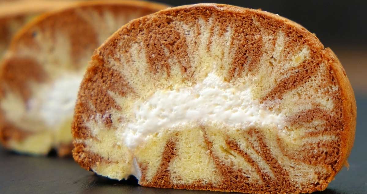 Ruladă „Uragan” – cu blat pufos de pandișpan și cremă de frișcă