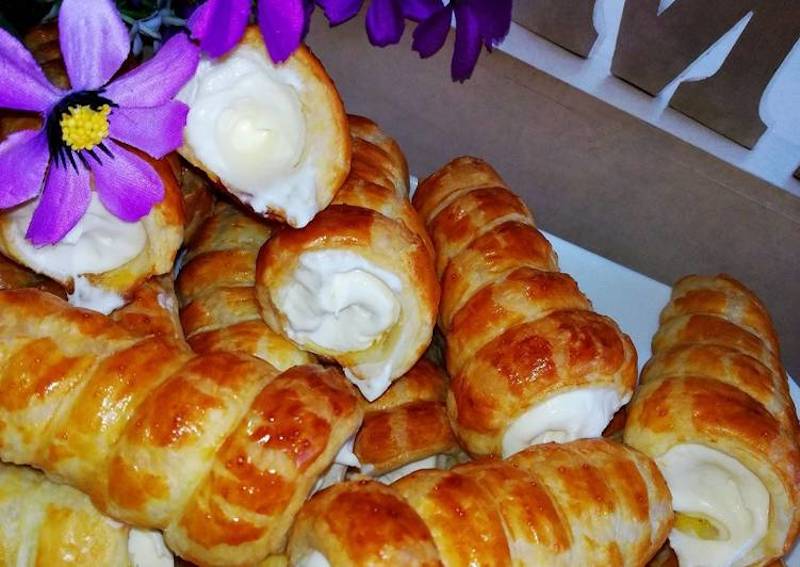 Rulouri din foietaj umplute cremă de vanilie - desertul copilăriei mele