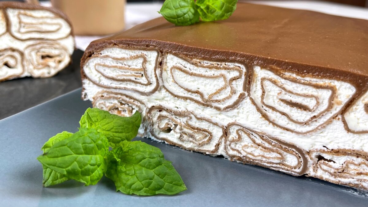 Rulou de clătite cu frișcă: o prăjitură rapidă