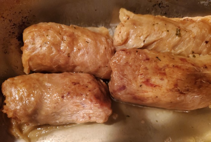 Rulouri de varză cu carne de porc - Nu