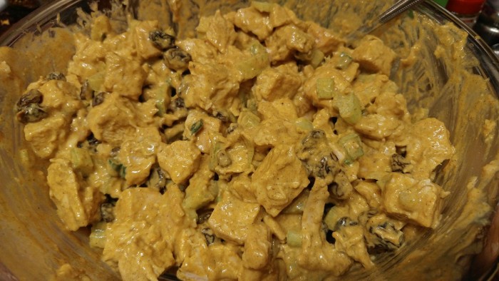 Salată de pui și curry - Ușoară