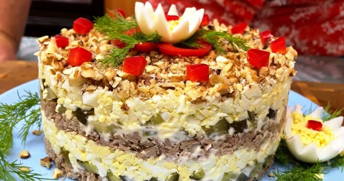 Salată aperitiv cu carne de vită și nuci – poate fi o altfel de salată de boeuf?