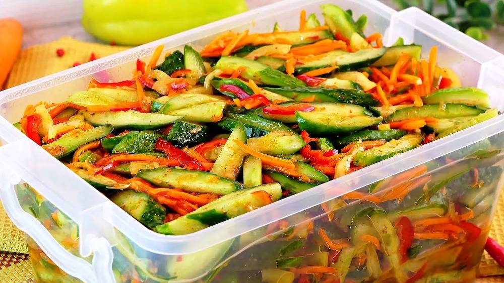 Salată de castraveți cu morcov și ardei pentru iarnă - Picantă și gustoasă