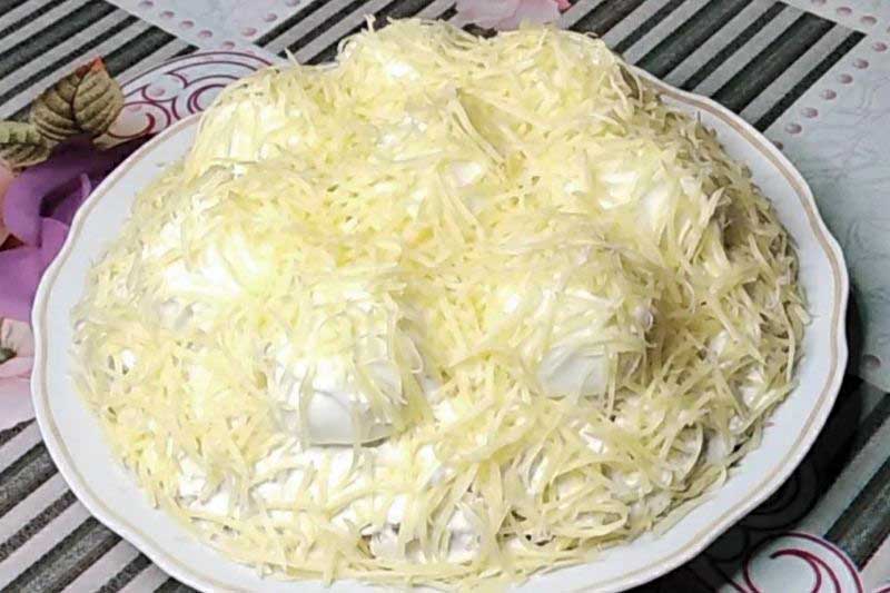 Cea mai bună salată cu piept de pui și ouă fierte