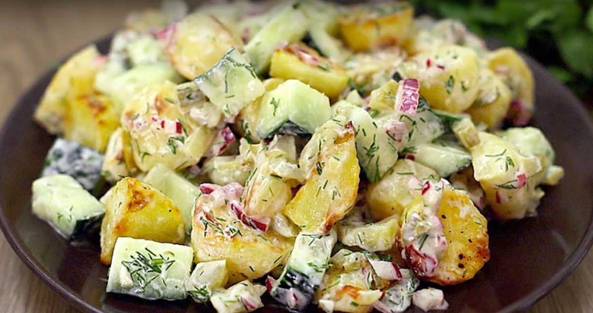 Simplu și delicios - salată de cartofi cu castraveți: Rețeta perfectă pentru zilele aglomerate!