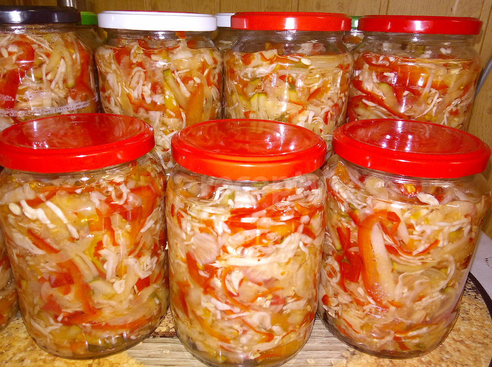 Salată de legume la borcan - o salată colorată și delicioasă