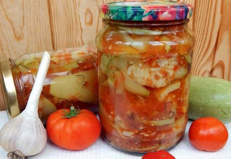 Salată din dovlecei și ardei gras pentru iarnă - este ușor de preparat și incredibil de gustoasă