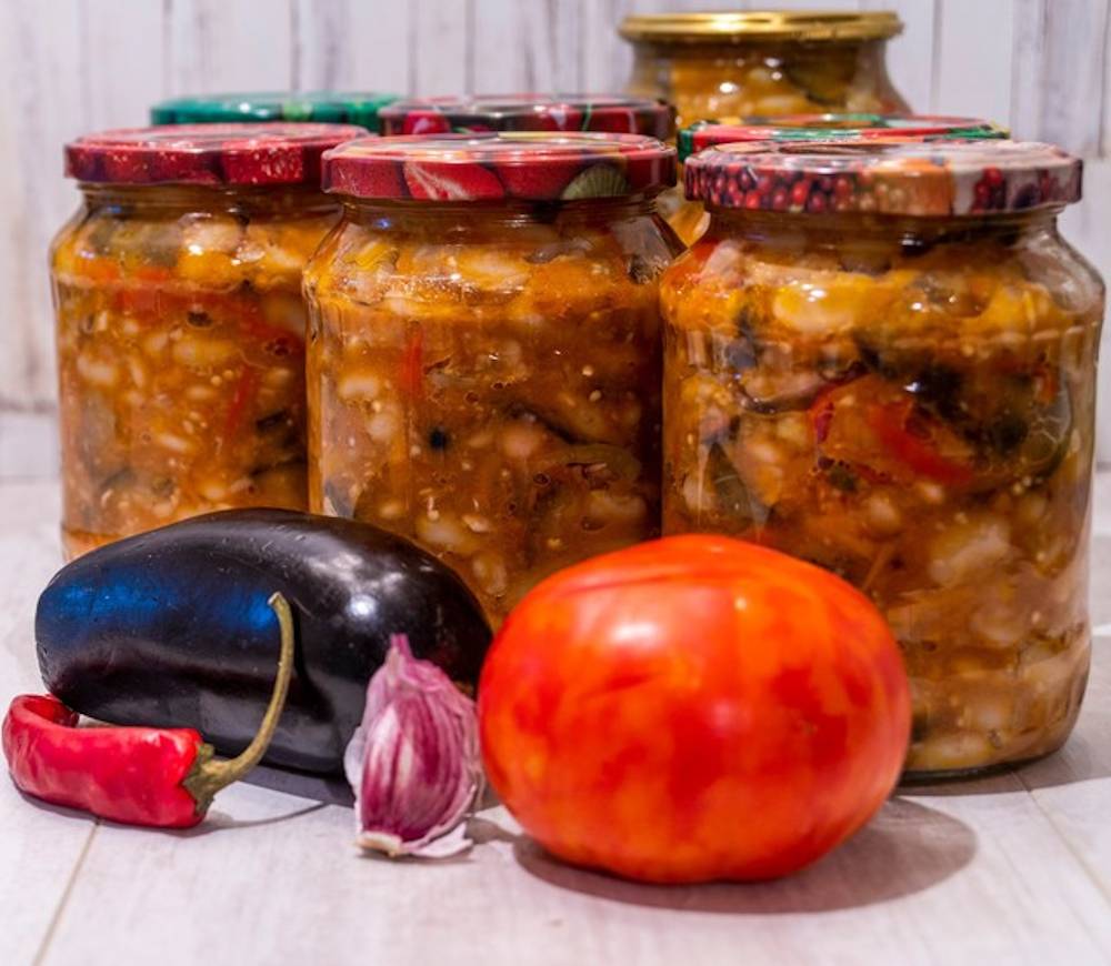 Salată de vinete cu fasole pentru iarnă - o combinație inedită de arome