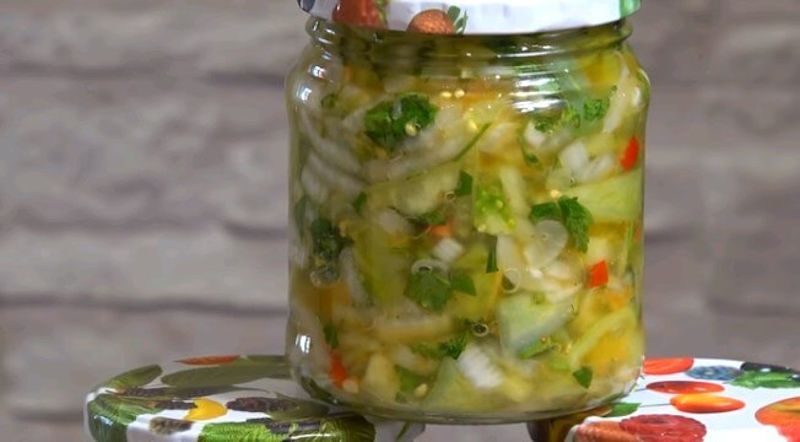 Salată de gogonele cu ceapă și ardei gras - cea mai gustoasă salată de legume pe care o poți mânca iarna