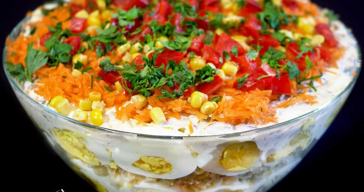Salată în Straturi cu Pui și Maioneză de Casă