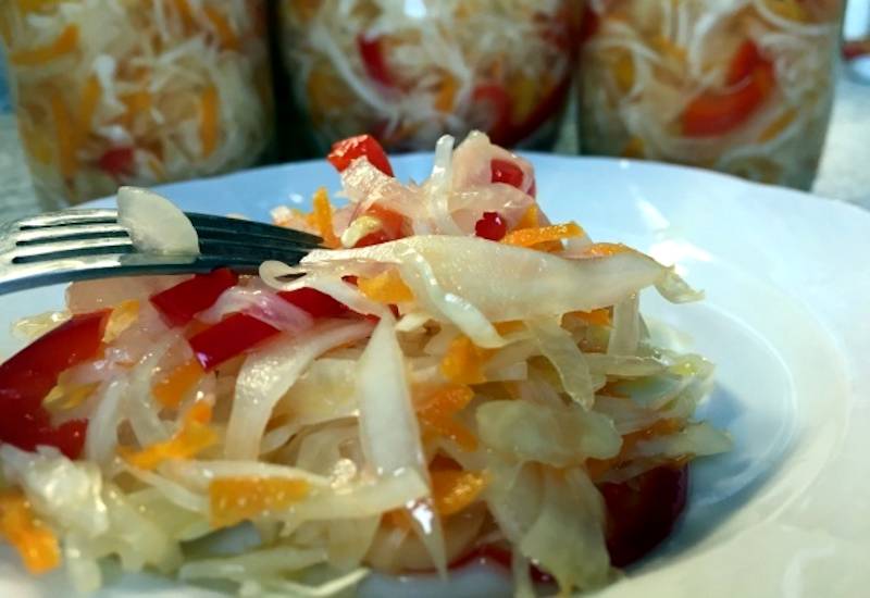 Salată de legume la borcan. Este foarte bună. Folosesc această rețetă de ani de zile.