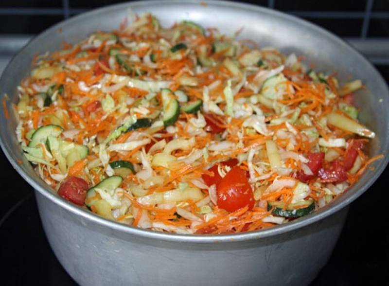Salată de legume la borcan - o rețetă delicioasă pe care o fac în fiecare an