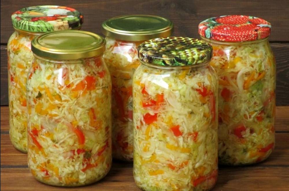 Salată de legume la borcan. Conține varză