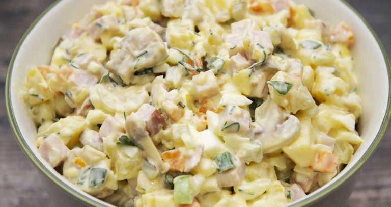 Salată Olivier cu ciuperci