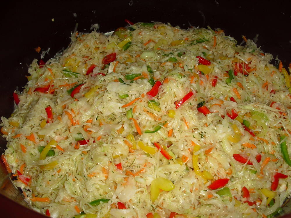 Salată de varză. Este gustoasă și plină de vitamine!