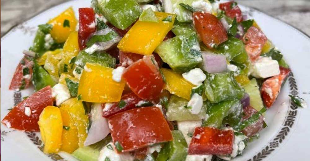 Salată de Legume cu Brânză Feta - un Deliciu Bun Pentru Dietă