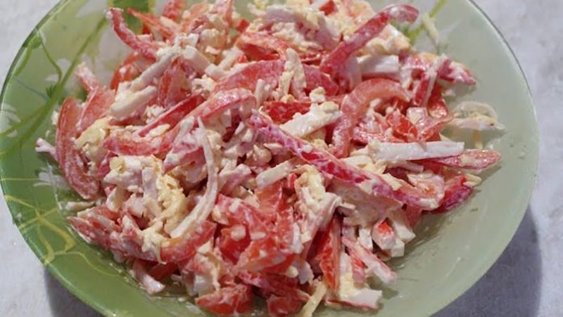 5 Rețete de salate sănătoase care te ajută să slăbești