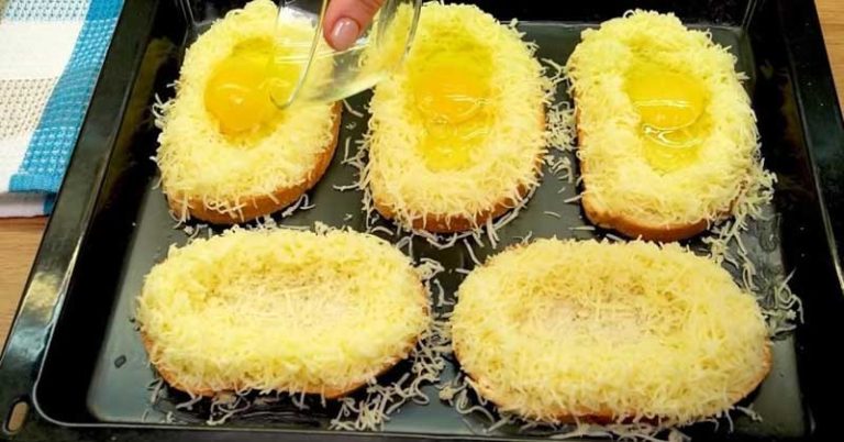 Sandvișuri calde cu ou și brânză – un mic dejun sățios și bun