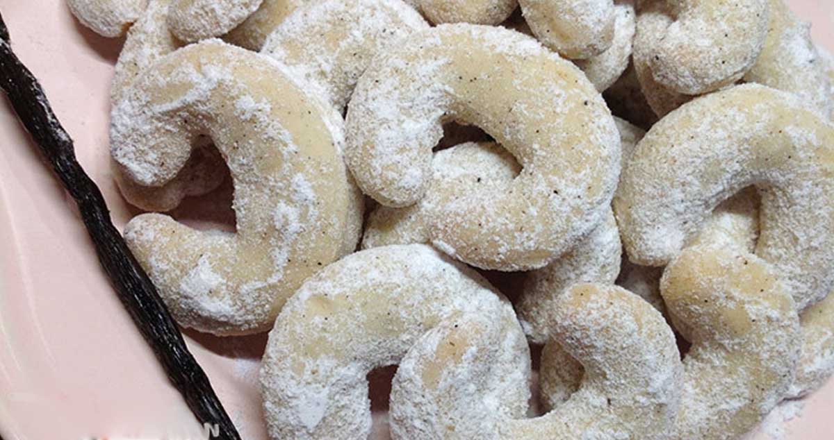 Cornulețe semilună cu vanilie – ies foarte fragede și moi. Rețetă cu unt